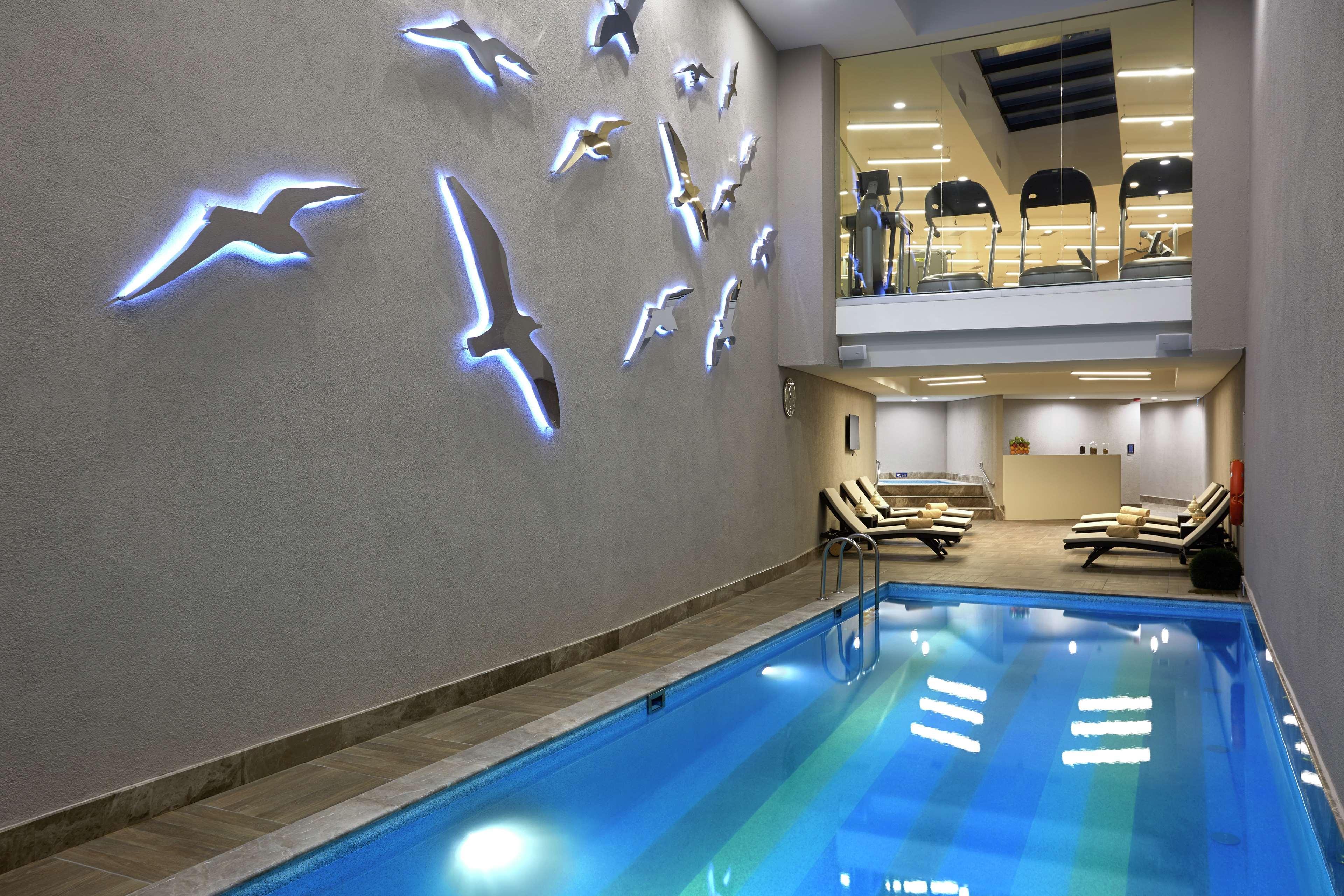 Doubletree By Hilton Istanbul Gayrettepe Hotel Exterior photo The swimming pool at the hotel