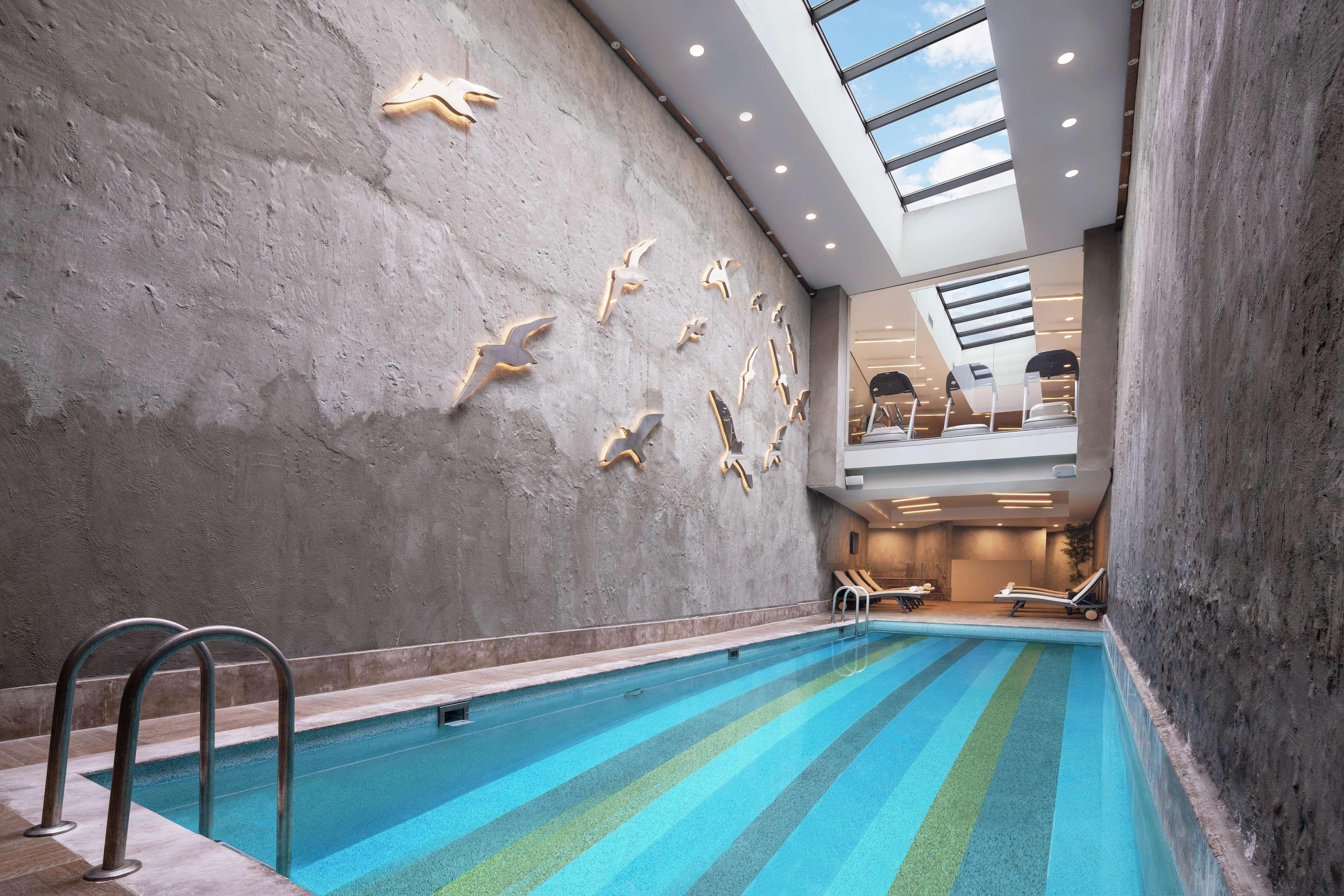 Doubletree By Hilton Istanbul Gayrettepe Hotel Exterior photo The swimming pool