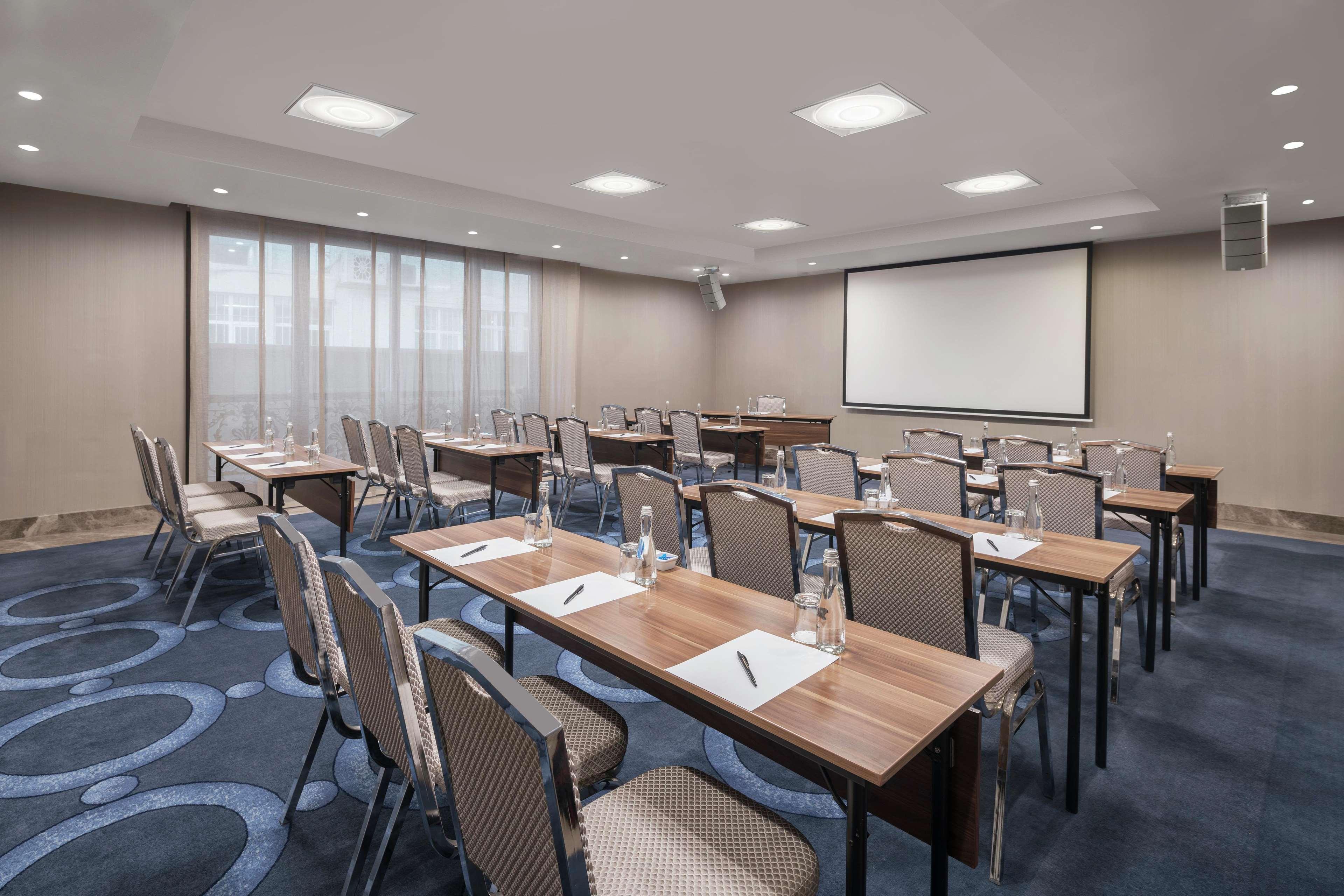 Doubletree By Hilton Istanbul Gayrettepe Hotel Exterior photo Meeting room