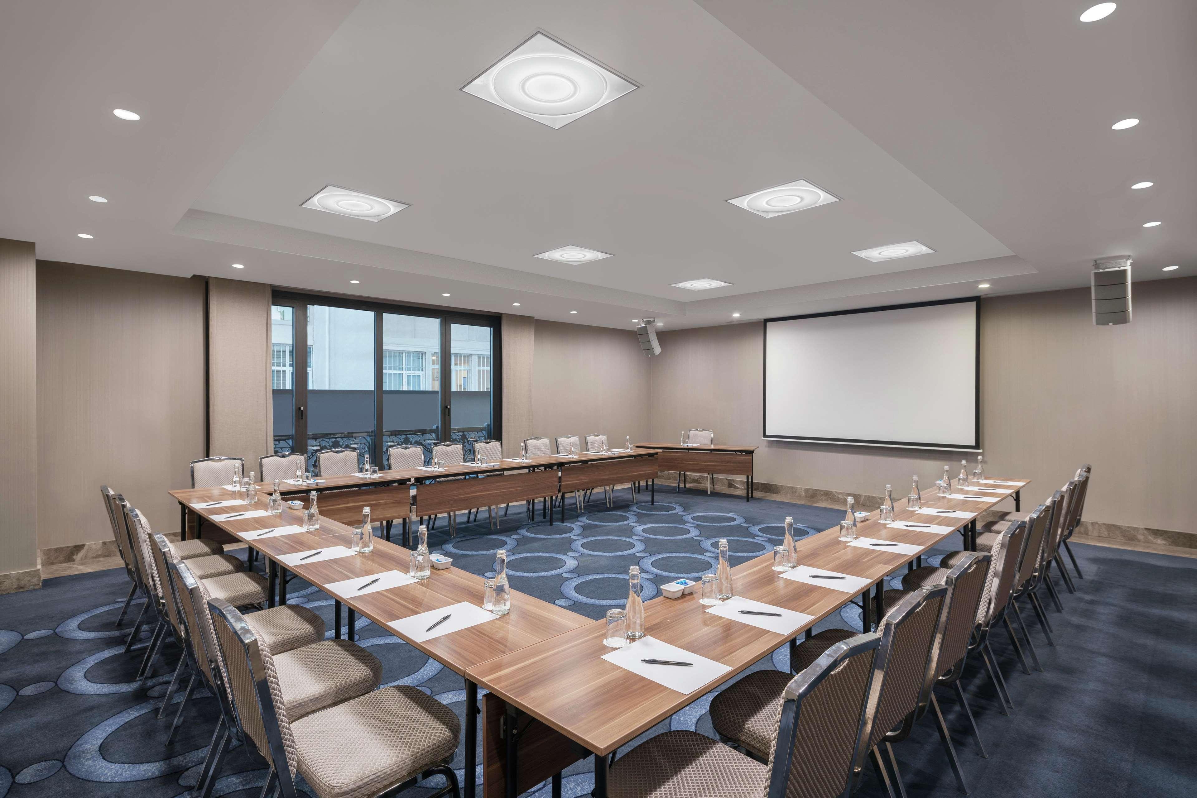 Doubletree By Hilton Istanbul Gayrettepe Hotel Exterior photo Meeting room