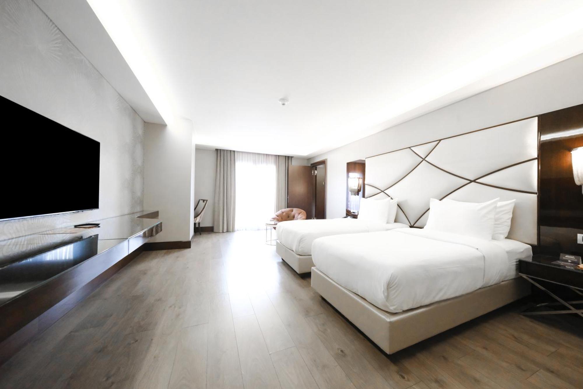 Doubletree By Hilton Istanbul Gayrettepe Hotel Exterior photo Deluxe Room