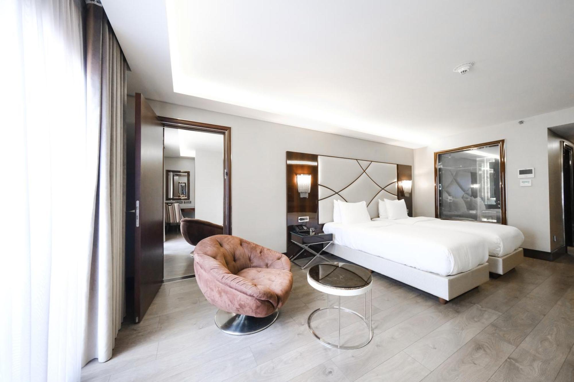 Doubletree By Hilton Istanbul Gayrettepe Hotel Exterior photo
