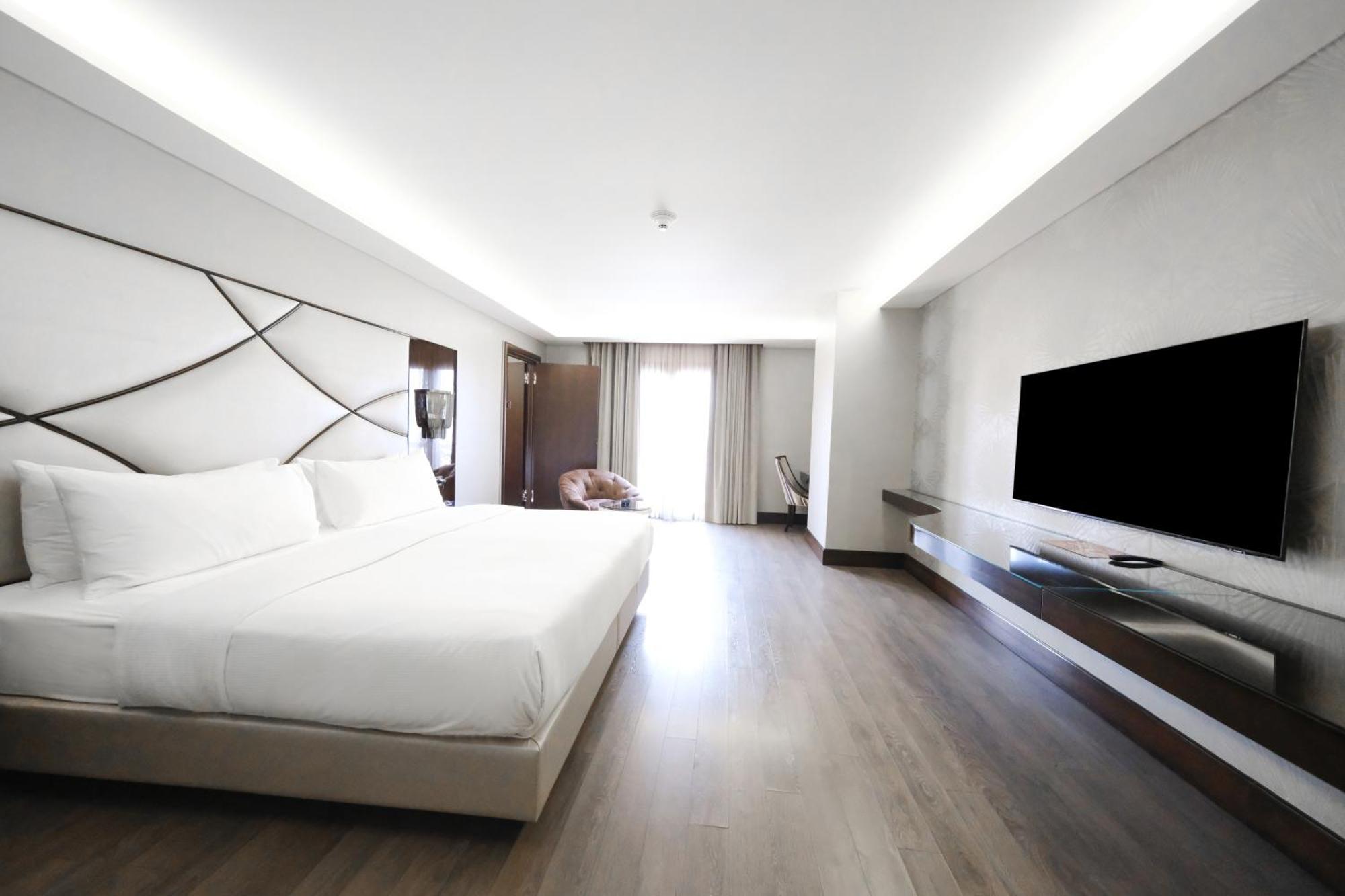 Doubletree By Hilton Istanbul Gayrettepe Hotel Exterior photo