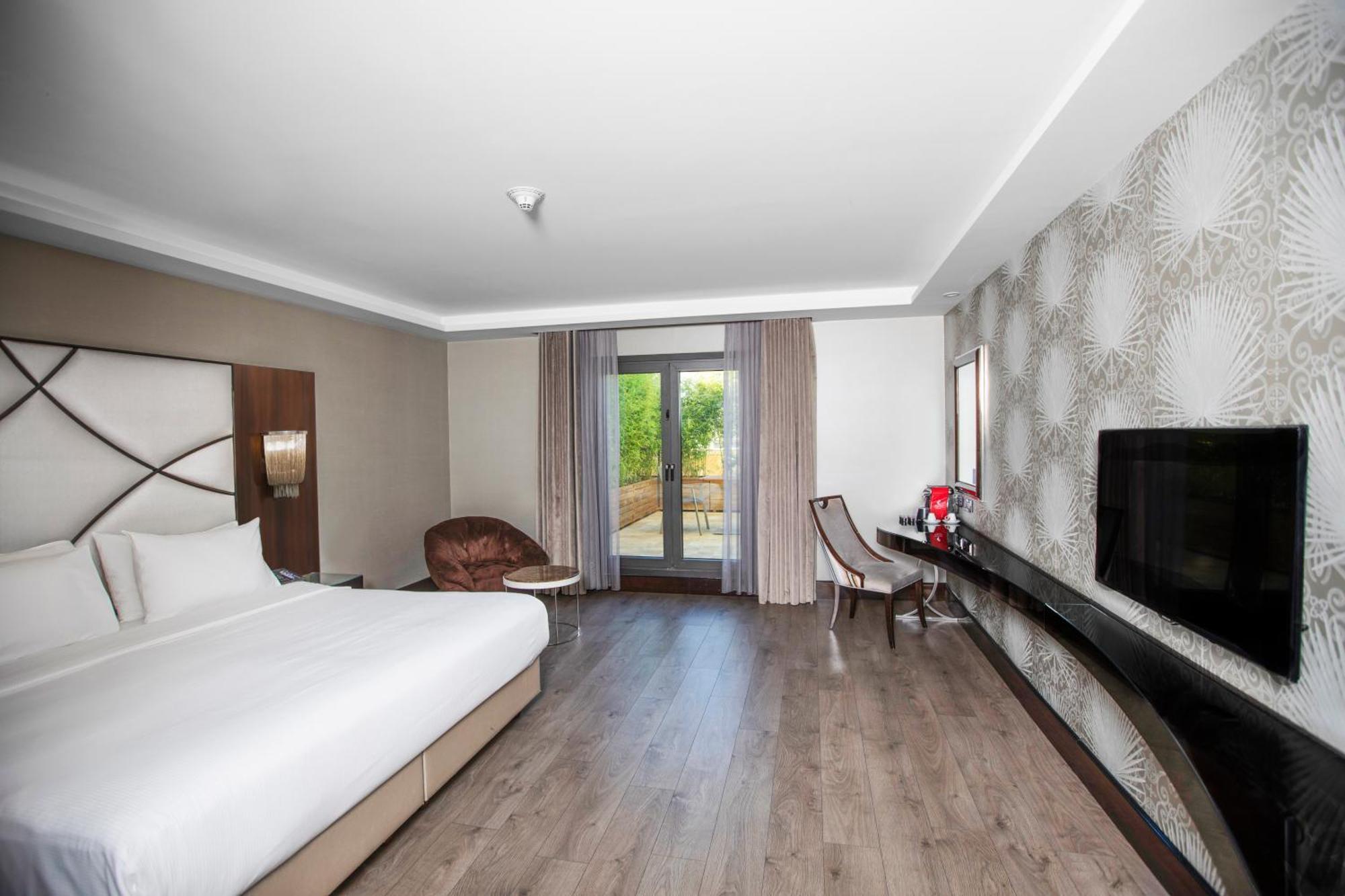Doubletree By Hilton Istanbul Gayrettepe Hotel Exterior photo Deluxe room