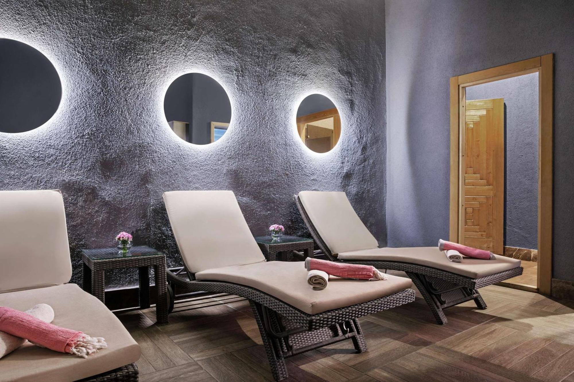 Doubletree By Hilton Istanbul Gayrettepe Hotel Exterior photo The spa at the Hotel