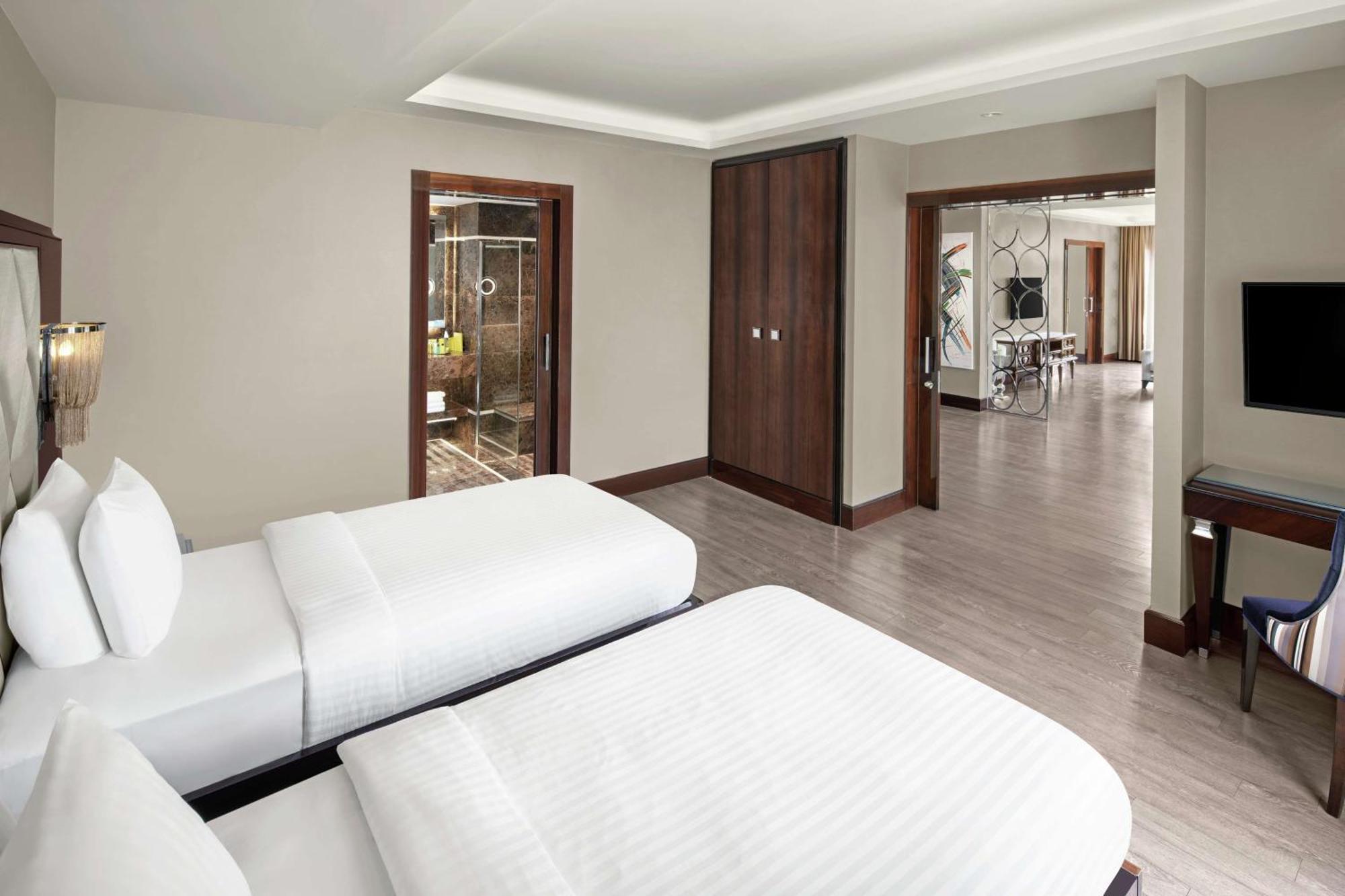Doubletree By Hilton Istanbul Gayrettepe Hotel Exterior photo Suite