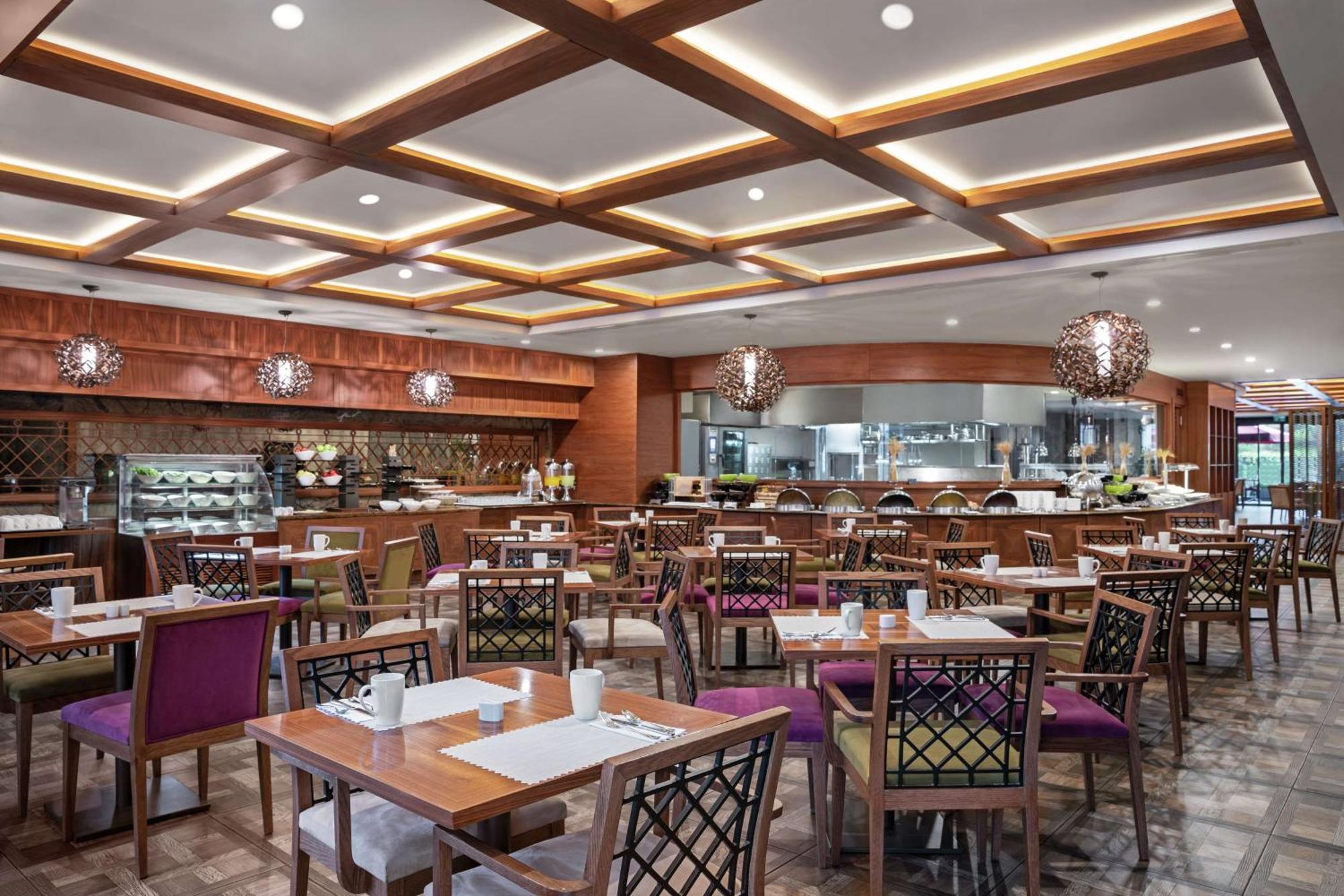 Doubletree By Hilton Istanbul Gayrettepe Hotel Exterior photo The restaurant