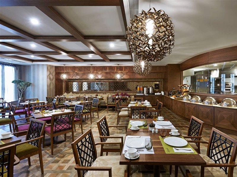 Doubletree By Hilton Istanbul Gayrettepe Hotel Exterior photo The restaurant